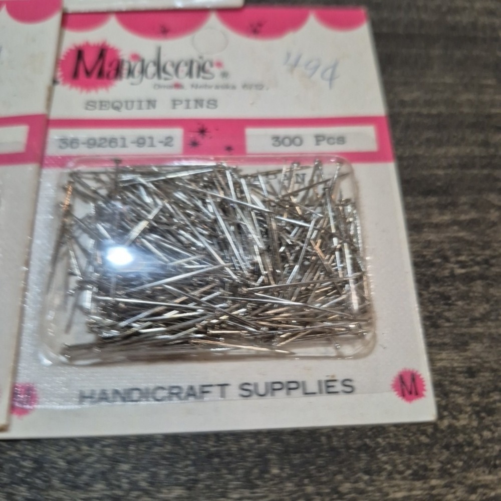 Vintage NOS Mangelsen's Sequin Pins  Total of 1900 Pins - Picture 3 of 4